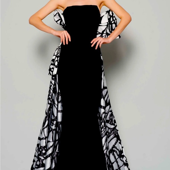 Fuad Sarkis Dresses | Fouad Sarkis Dress. Black And White. Red Carpet Evening Wear. | Color: Black/White | Size: 10 | Remmy_Tee's Closet